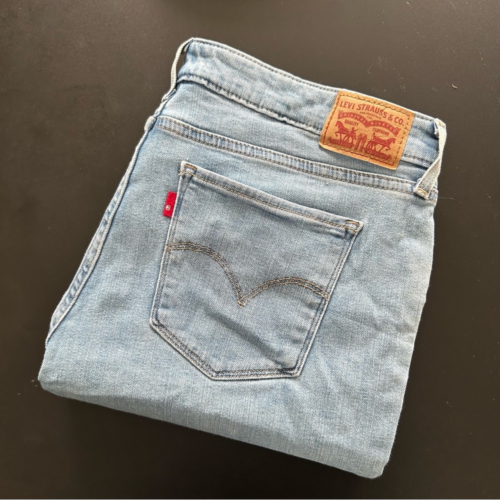 Levi’s 711